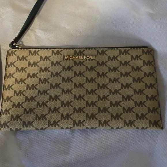 Michael Kors Jet Set Bag And Wallets - Picture 8 of 9